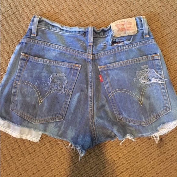 Levi’s high waisted jean shorts - Picture 2 of 2